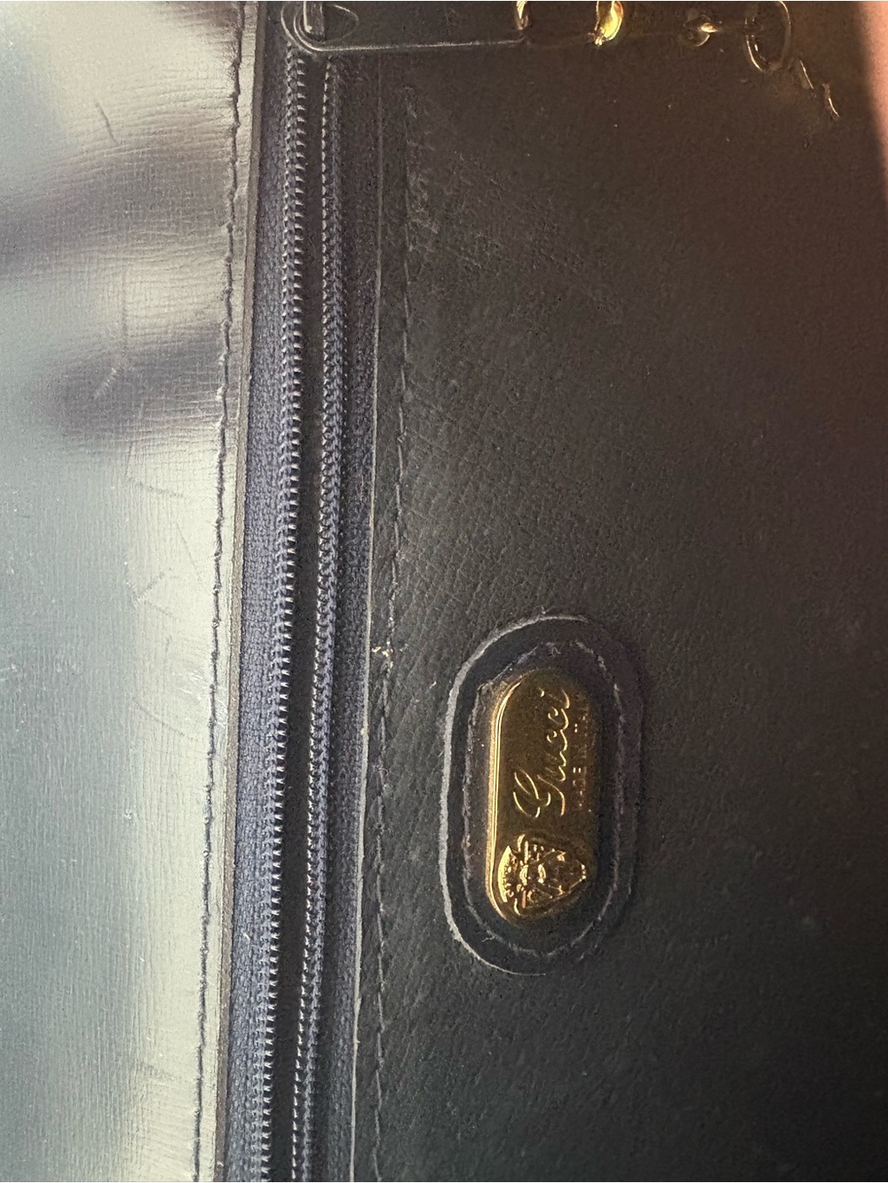 Vintage Gucci Navy Blue Leather Crossbody Bag with Gold Clasp - Picture 6 of 7